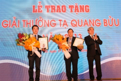 Trao giải thưởng Tạ Quang Bửu cho 2 nhà khoa học xuất sắc